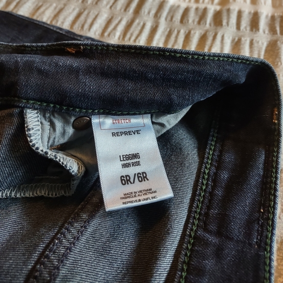 Express Jeggings - Picture 2 of 3